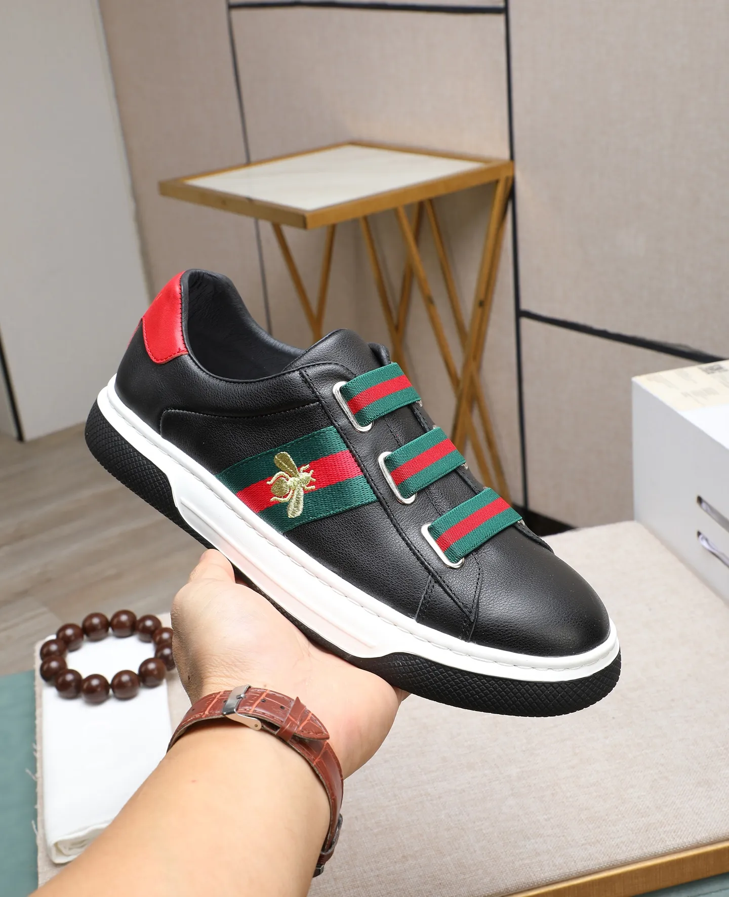 Men's shoes 💰480 GUCCI🔍🔍The latest models are available simultaneously at the counter. Original calfskin imported from Italy, genuine leather lining, (high-end, extravagant, and classy) with exquisite workmanship. Soles: Original soles specially provided by the original factory. ⚠Exclusive double-layer movable molded soles are super comfortable⚠. Photos of the real thing. 🎬The real thing is even better.